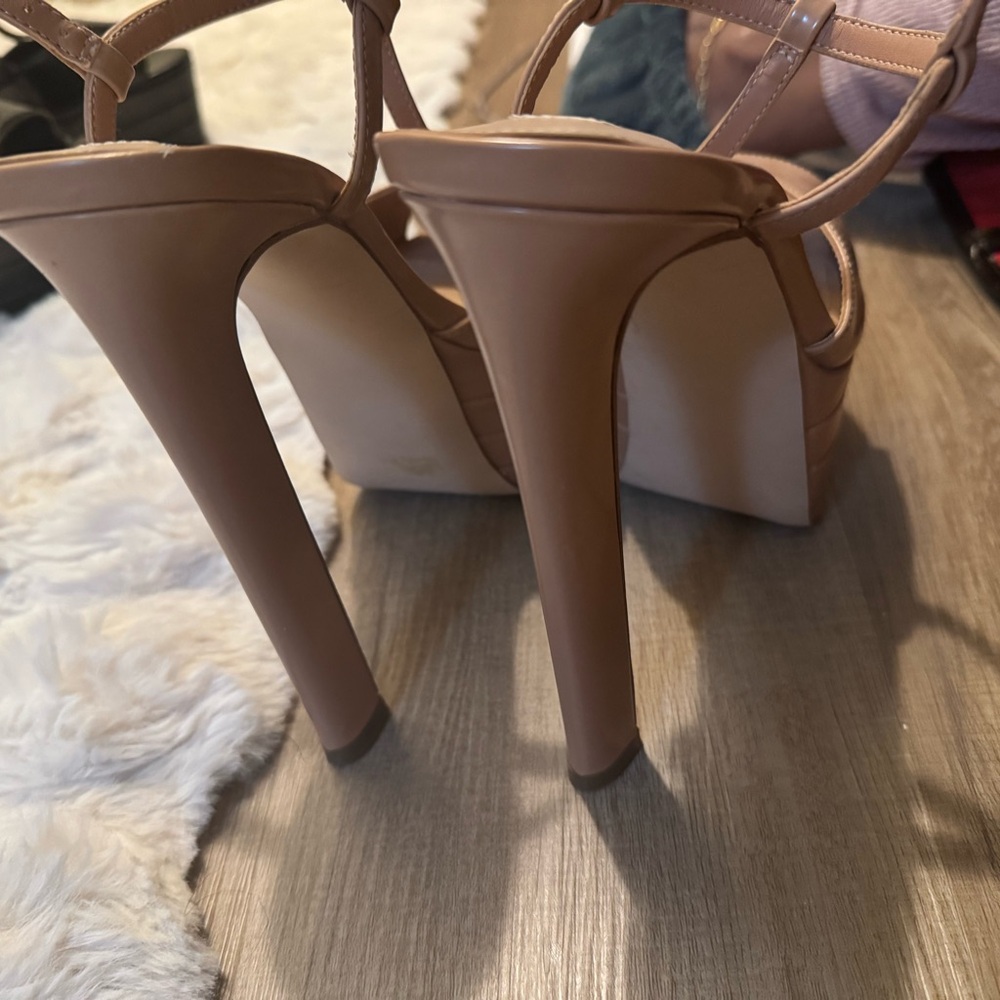 Heel with platform